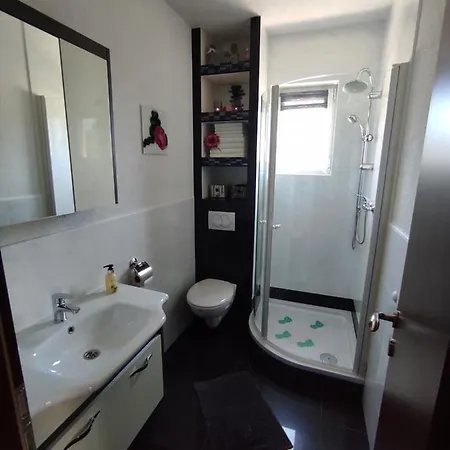 شقة Zunabovic تروغير